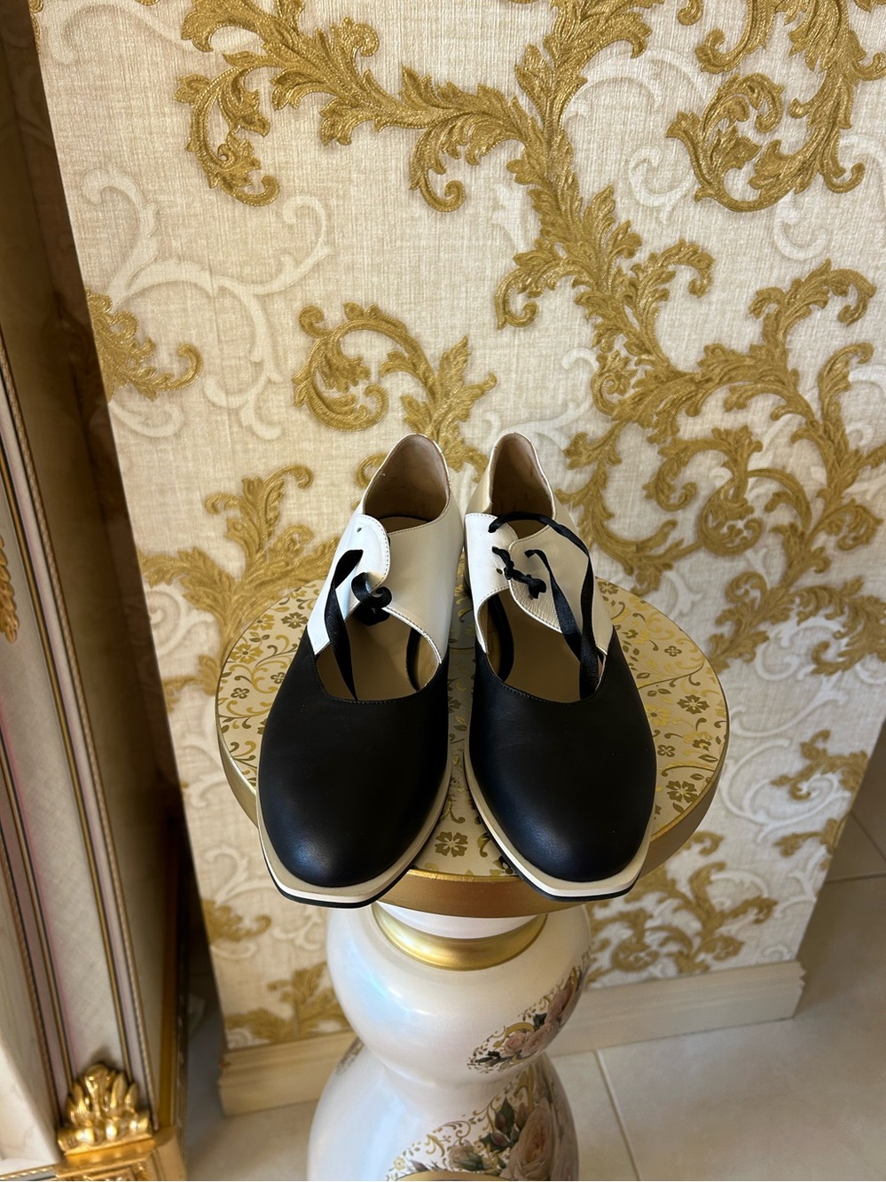 Men's Two-Tone Black and White Leather Lace-Up Shoes